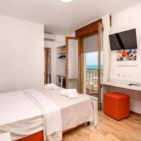 Royal Garni 3*