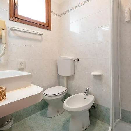 Royal Garni Hotell 3*