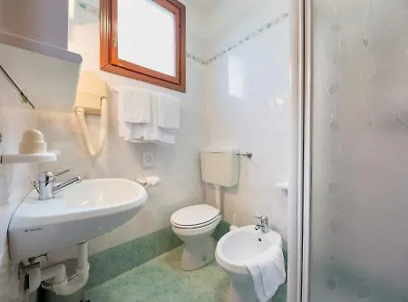 Royal Garnì Otel 3*